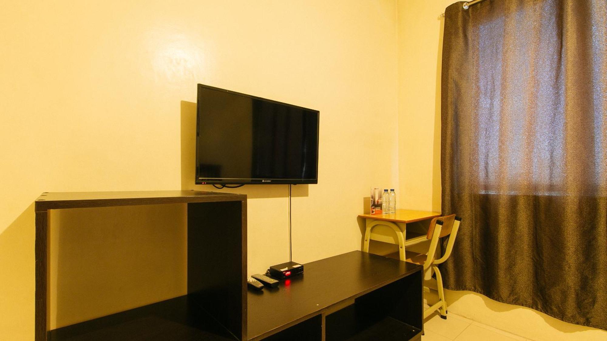 Reddoorz Plus @ E Rodriguez Corner Banawe Quezon City Exterior photo