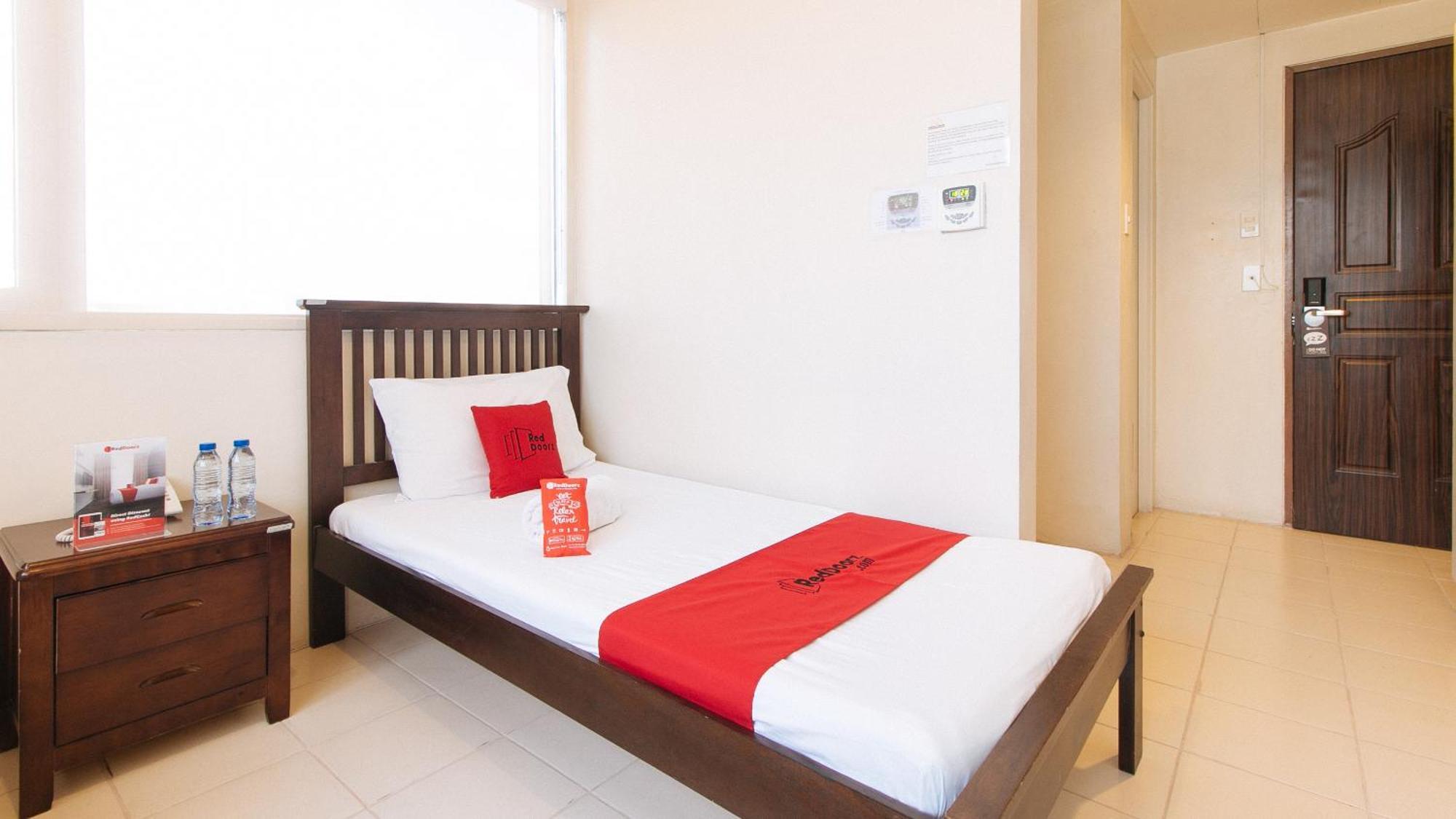 Reddoorz Plus @ E Rodriguez Corner Banawe Quezon City Exterior photo